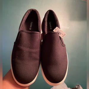 Slip on sneaker size 10 fits wide. Torrid.